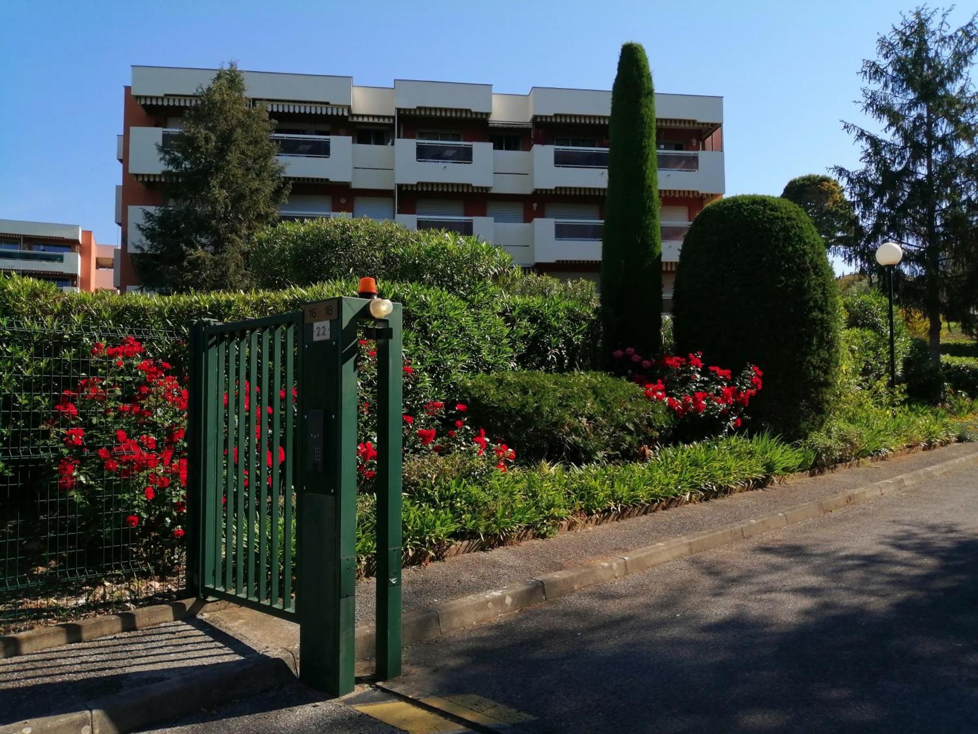 Studio - Juan Les Pins - Proximite Plages Antibes Eksteriør billede